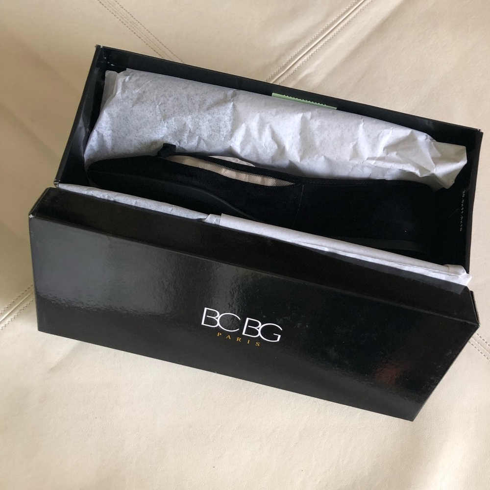 BCBG Black Vegan Suede Flats NIB - Picture 6 of 6